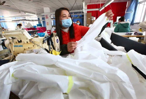從時裝到戰(zhàn)袍 馬鞍山服裝廠的緊急轉(zhuǎn)產(chǎn)與3000套日產(chǎn)能的守護